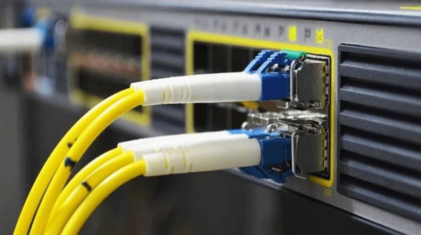 corriente de la cabezera fibra optica.webp